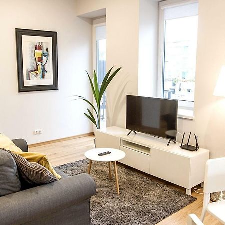 Modern 1Bd Apartment In Old Town By Hostlovers Kaunas Buitenkant foto
